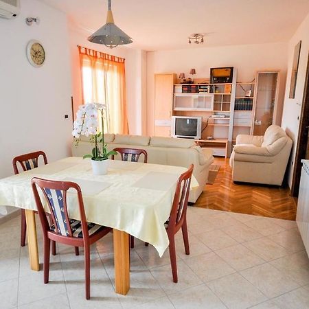 Angela Apartment Novigrad  Bagian luar foto
