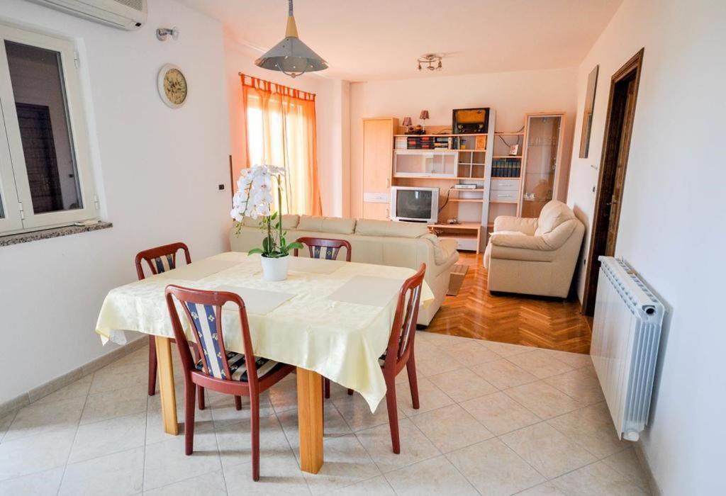 Angela Apartment Novigrad  Bagian luar foto